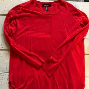 Ellen Tracy, size M reddish orange top, gently used. 80% viscose, 20% nylon.